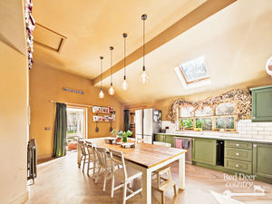 Kitchen/Breakfast Room- click for photo gallery